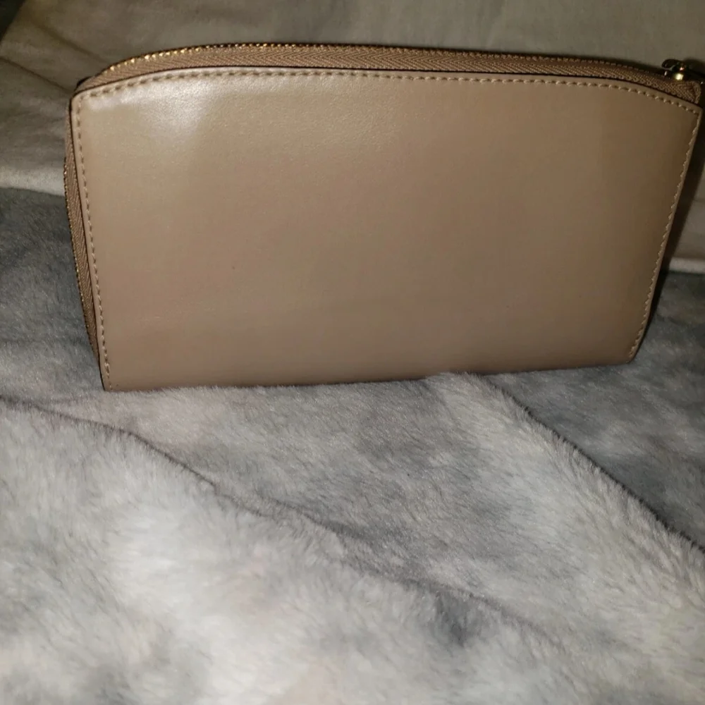 Burberry Beige Leather Wallet - Picture 2 of 5